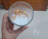 Foto langkah ke 2 dari resep YOMIS(yogurt with kismis).