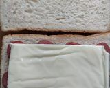 Gambar langkah 2 resipi Sandwich Sausage.