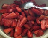 A picture of step 14 of Strawberry Cake (Le Fraisier).
