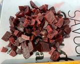 Une image de l'étape 4 de Salade de betteraves rouges et tomates à la feta et persil.