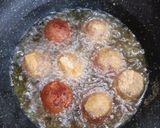 Foto langkah ke 5 dari resep Bola Ubi Ungu Isi Cokelat.