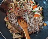 Foto langkah ke 4 dari resep Oseng mie lethek (bihun singkong) khas bantul jogja.