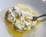 Foto del paso 1 de la receta: Salsa de yogurt con ajo escalibado, para dipear con boniato