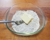 Foto del paso 3 de la receta: Crumble de piña