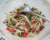 Foto langkah ke 11 dari resep Tumis Jamur Shimeji.