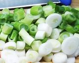 Friss zöldsaláta kapribogyóval, avokádóval fűszeres öntettel recept fázis 3 fotója