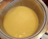 Foto del passaggio 5 della ricetta Cheesecake alla salsa di fragole mirtilli e cioccolato fondente