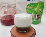 Foto langkah ke 4 dari resep Strawberry Milky Creamy Matcha.