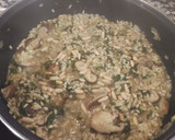 Foto del paso 3 de la receta: Risotto de setas shiitake y espinacas con trufa