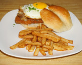 Foto del paso 6 de la receta: SÁNDWICH DE ESCALOPAS DE CHANCHO A LO POBRE. JON STYLE
