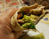 Foto del paso 7 de la receta: Fajita con Ensalada, Pollo rebozado, Pepino, Aguacate y Queso Crema