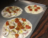 Foto del paso 2 de la receta: Mini Pizza 🍕 de tortitas de trigo