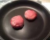 Foto del passaggio 2 della ricetta Tomino in speck croccante su gazpacho di fragole e datterini