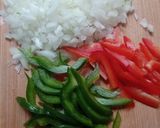 Foto del paso 1 de la receta: Pollo curry y crema con cuscús frío y ensalada color