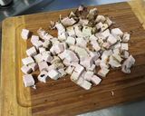 Une image de l'étape 7 de Salade marinée de pommes de terre au porc, oignons nouveaux et tomates orange.