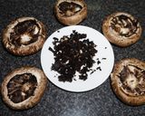 Foto del paso 3 de la receta: Callampas portobello rellenas con puré de papa rústico al ajillo