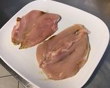 Une image de l'étape 4 de Filets de poulet marinés grillés aux épices et pesto d'herbes.