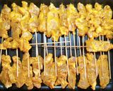 รูปขั้นตอนการทำที่ 2 ของ ข้าวผัดหมูสะเต๊ะ Fried  Rice and Pork Satay
