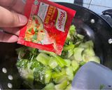Foto langkah ke 3 dari resep Tumis Sayur Sawi Pakcoy (Non Halal / Halal).