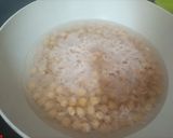 Foto del paso 1 de la receta Pollo con aguacate y mermelada y garbanzos garrapiñados