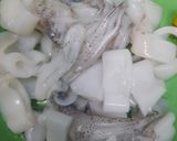 Foto langkah ke 1 dari resep Cumi kuah pedas.