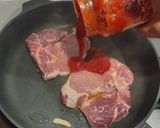 Foto del passaggio 2 della ricetta Braciola di maiale al pomodoro