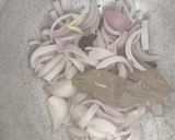 A picture of step 3 of Sindhi pulav.