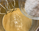 Foto del paso 9 de la receta Bizcocho esponjoso con harina de coco y glaseado de licor de coco