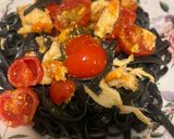 Foto del passaggio 3 della ricetta Tagliatelle al nero di seppia con aragosta al burro e pomodorini scottati