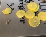 Une image de l'étape 3 de Bars aux herbes, ail, parmesan et citron confit.
