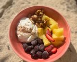 Foto del paso 2 de la receta Bowl de desayuno saludable con piña, arándanos congelados…