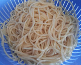 Foto del paso 6 de la receta: Espaguetis con cebolla caramelizada y yema curada