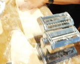 Foto del paso 10 de la receta: Lasaña de cebolla caramelizada y peras (pasta fresca casera)