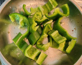 《簡單便當菜》豬里肌炒青椒的食譜步驟2照片