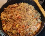 Foto del paso 7 de la receta: Arroz con carne, verduras, gambas y salsa de soja