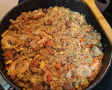 Foto del paso 7 de la receta: Arroz con carne, verduras, gambas y salsa de soja