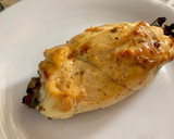 Foto del paso 3 de la receta: Pechuga al horno rellena de pimiento y setas en salsa de champiñones