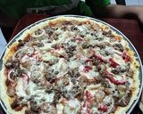 Foto langkah ke 8 dari resep Pizza rumahan yang enak banget.