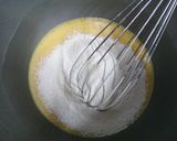 Foto langkah ke 5 dari resep Bolu Karamel / Sarang Semut 5 Telur No Mixer.