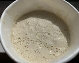 Hình bước làm 1 của món Bánh mì chua (sourdough) không cần định lượng chính xác, không bỏ đi bột cái, và không cần nhào bột