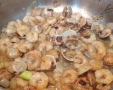 Foto del paso 1 de la receta Arroz con Gambas y almejas