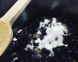 Foto del passaggio 3 della ricetta La Scrucchiata Abruzzese (confettura d'uva nera)