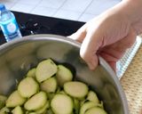 Une image de l'étape 1 de Gratin de courgettes à la cancoillotte.
