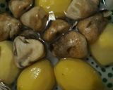 Hình bước làm 1 của món Canh khoai tây hầm nấm rơm