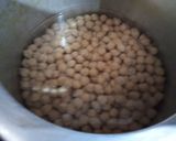 A picture of step 1 of Amritsari Chole Kulche.