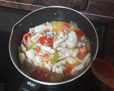 Foto del paso 5 de la receta: Chuletas de cerdo adobadas con puré de papas, guisantes y salsa