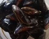 Foto del paso 1 de la receta: Arroz integral con mejillones y champiñones