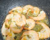 Foto langkah ke 2 dari resep Udang Goreng Mentega.