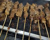 Foto langkah ke 6 dari resep Sate sapi bumbu kecap.