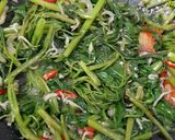 Foto langkah ke 4 dari resep Ide masakan harian 01 - tumis kangkung tetap hijau.